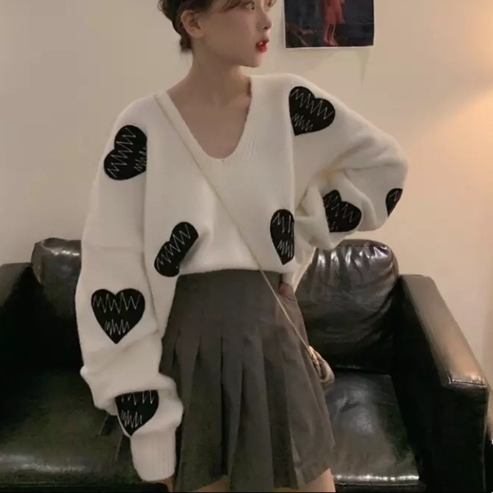 Heart sweater heartbeat gray white patch vneck long sleeve womens